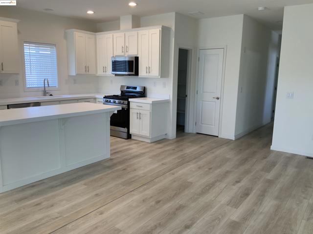 46 Palm Dr., Pittsburg CA: https://media.crmls.org/mediaz/6f92dfae-38b0-4ae1-9d31-61605429843d.jpg