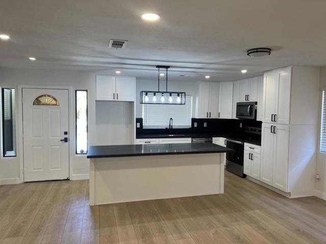 54621 Avenida Herrera, La Quinta CA: https://media.crmls.org/mediaz/6f933d9e-7be7-41b8-b8aa-e5e73a5d5c49.jpg