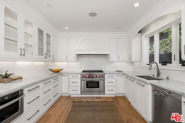 514 N Walden Drive, Beverly Hills CA: https://media.crmls.org/mediaz/6f936c1f-0237-4e4a-87d7-cbc34956f17c.jpg