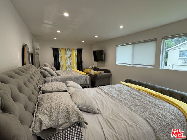 18101 Karen Drive, Tarzana CA: https://media.crmls.org/mediaz/6f939643-e48c-4412-bc81-5ab6fb1e4005.jpg