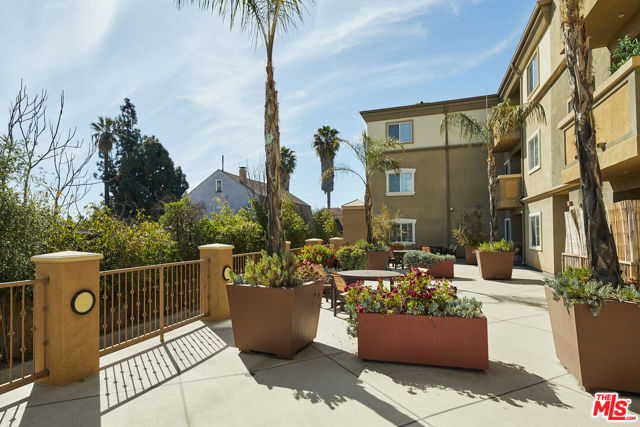 1408 W WASHINGTON Boulevard, Los Angeles CA: https://media.crmls.org/mediaz/6f93aad1-4f8a-43e4-a264-66c152dfc93c.jpg