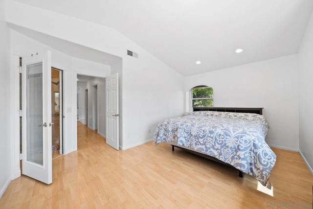 2492 Royal Saint James Dr, El Cajon CA: https://media.crmls.org/mediaz/6f9425c9-c376-45a1-884a-ecb8dc12c5cf.jpg