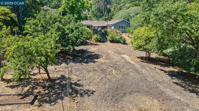 196 Miramonte Rd, Walnut Creek CA: https://media.crmls.org/mediaz/6f9498ba-a06f-4b86-a003-dd924cf9337b.jpg