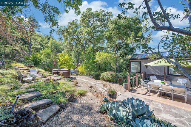 691 Old Jonas Hill Rd, Lafayette CA: https://media.crmls.org/mediaz/6f94fcc2-d54f-4a35-b8e9-a7628605513c.jpg