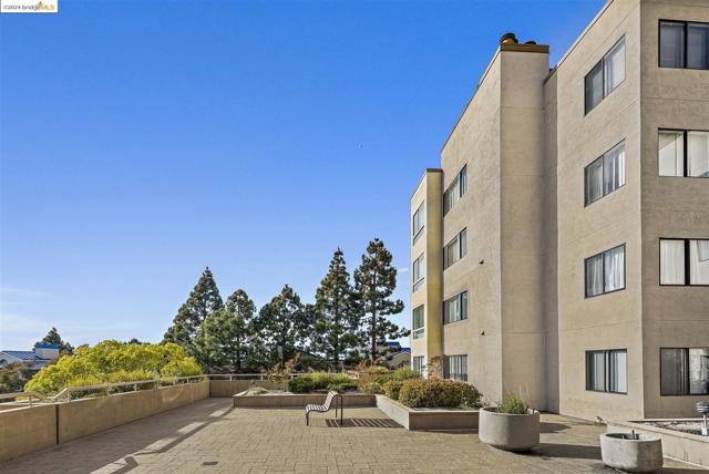 Image 1 of 53 For 545 Pierce St  2207