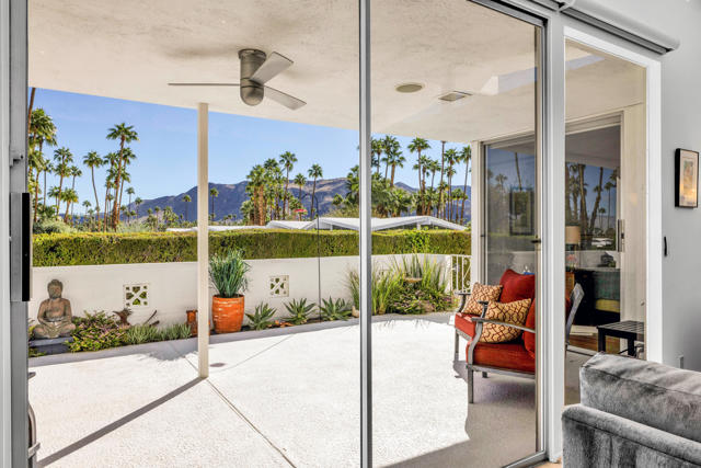 2400 S Palm Canyon Drive, Palm Springs CA: https://media.crmls.org/mediaz/6f9576e1-4942-4807-9804-3f4f4b6fa340.jpg