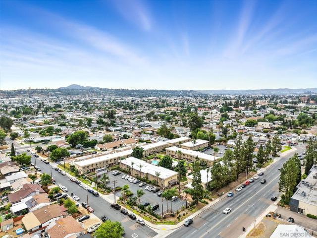 792 Avocado Ave, El Cajon CA: https://media.crmls.org/mediaz/6f959511-e403-4a13-934c-ba3fbf70f7a0.jpg