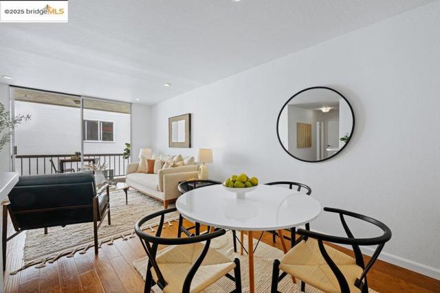 250 Whitmore St, Oakland CA: https://media.crmls.org/mediaz/6f959a21-83aa-4ead-96e5-5ffcbfcf9a8e.jpg