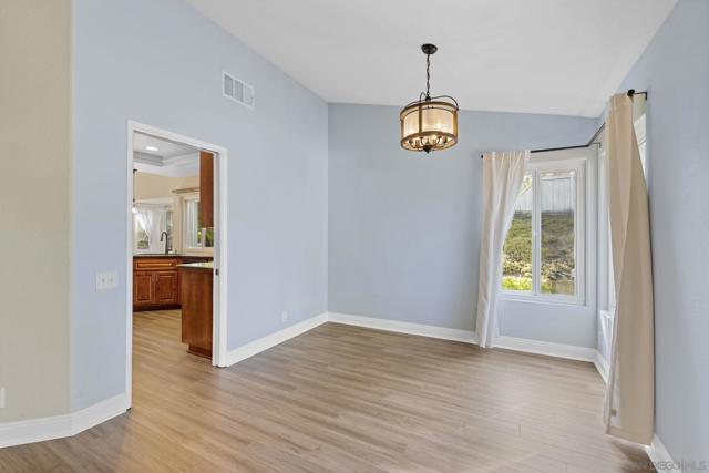2241 Willowbrook St, Escondido CA: https://media.crmls.org/mediaz/6f95d285-49a4-4c3e-b45f-8f04c3bc4e2a.jpg
