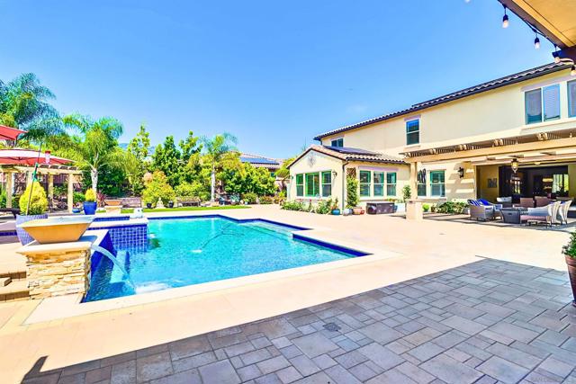 466 Agua Vista Dr, Chula Vista CA: https://media.crmls.org/mediaz/6f95f5e1-3b71-4435-bbc5-46156f2f1351.jpg