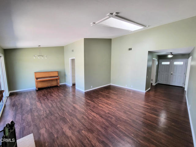 6673 Sora Street, Ventura CA: https://media.crmls.org/mediaz/6f962234-8d23-4a86-a83b-e8d900ca5647.jpg