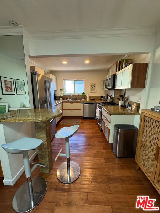 864 Granville Avenue photo 45
