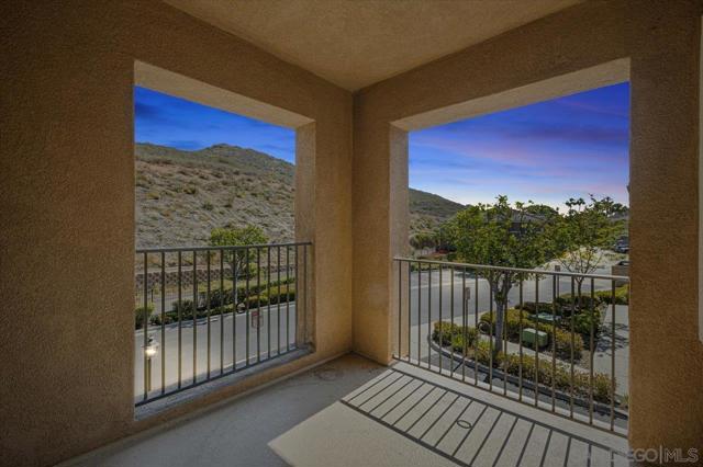 11121 Catarina Lane, San Diego CA: https://media.crmls.org/mediaz/6f969843-37e7-4125-955d-e07983fc6d6f.jpg