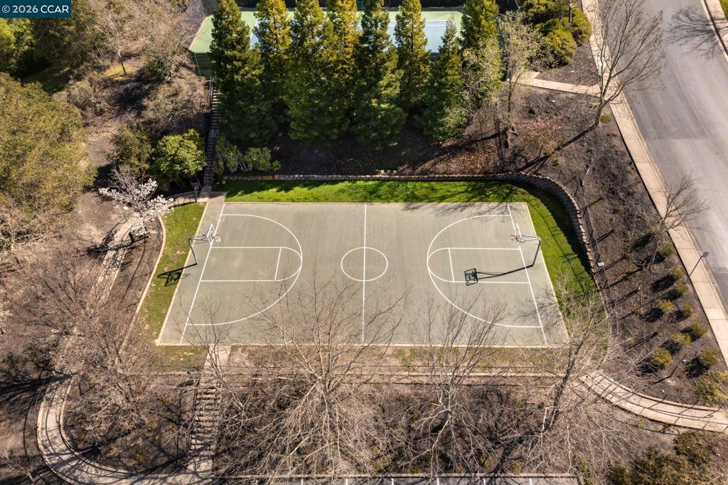 https://media.crmls.org/mediaz/6f969bb4-b25e-4c97-81db-ef5eeacec23d.jpg?preset=X-Large