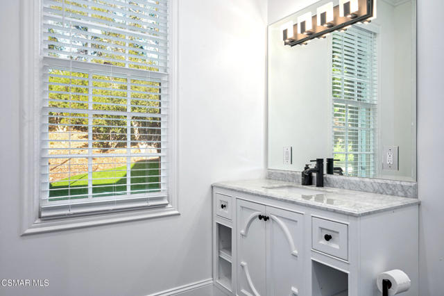 508 W Stafford Road, Thousand Oaks CA: https://media.crmls.org/mediaz/6f96e026-bea3-412a-8d35-5a23cbe64ff0.jpg