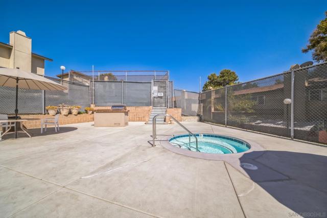 970 Marlin Dr, Vista CA: https://media.crmls.org/mediaz/6f9728a1-422e-4b5f-a85f-b6d3995548f5.jpg