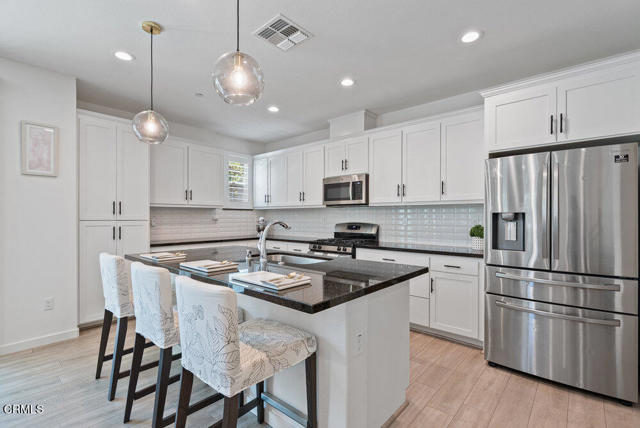 Detail Gallery Image 8 of 26 For 17065 Laurel Rd, Morgan Hill,  CA 95037 - 3 Beds | 2/1 Baths