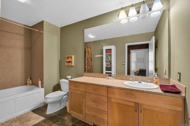 Detail Gallery Image 2 of 25 For 1150 J St #715,  San Diego,  CA 92101 - 1 Beds | 1 Baths