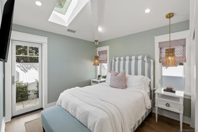 1059 Ocean Blvd, Coronado CA: https://media.crmls.org/mediaz/6f97aeb6-8781-4c96-843e-4d57a4378ca3.jpg