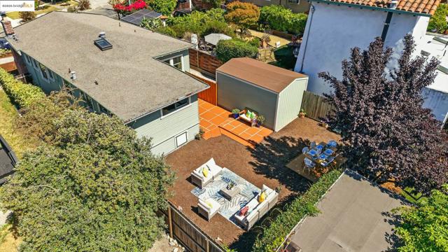 4415 Fleming Ave, Oakland CA: https://media.crmls.org/mediaz/6f97c4c9-6a73-4e8d-88e7-fb99c600df8a.jpg