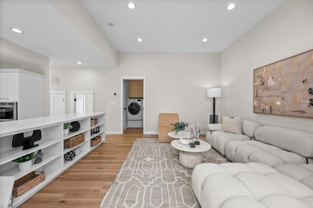 3554 Oak Knoll Drive, Redwood City CA: https://media.crmls.org/mediaz/6f97ee7a-33cb-4031-b412-397c27cf09c9.jpg