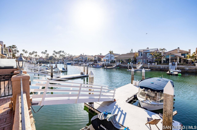 12 Buccaneer WAY, Coronado CA: https://media.crmls.org/mediaz/6f9840e1-33da-481f-9965-766b68459824.jpg