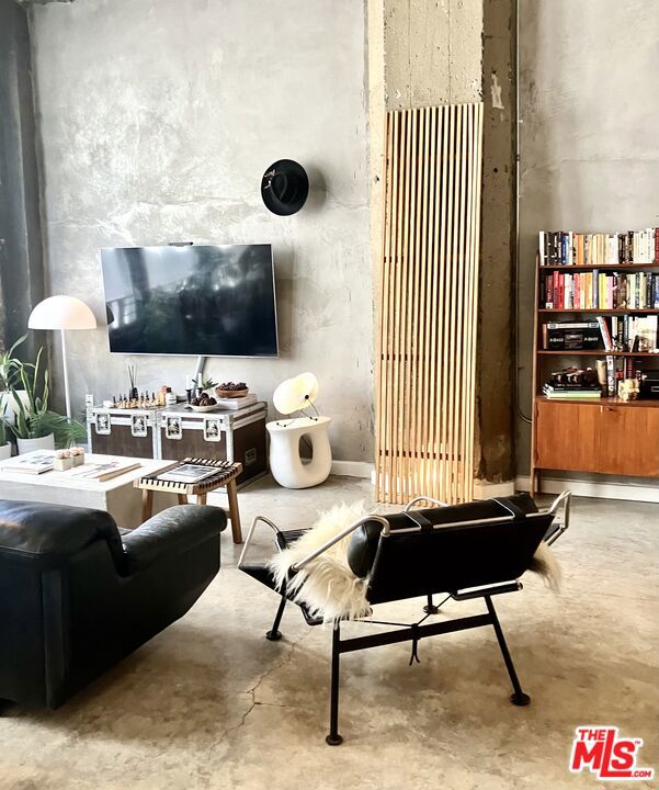 711 S Olive Street #403