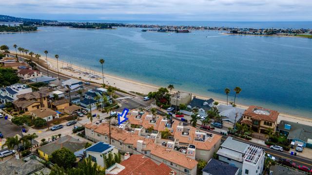 3701 Riviera Dr, San Diego CA: https://media.crmls.org/mediaz/6f98ca45-5dcc-4764-8887-59cc3aa1200d.jpg