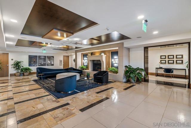 700 W E St, San Diego CA: https://media.crmls.org/mediaz/6f98d89e-5c57-4dbc-b3e2-f41bba5ae45b.jpg