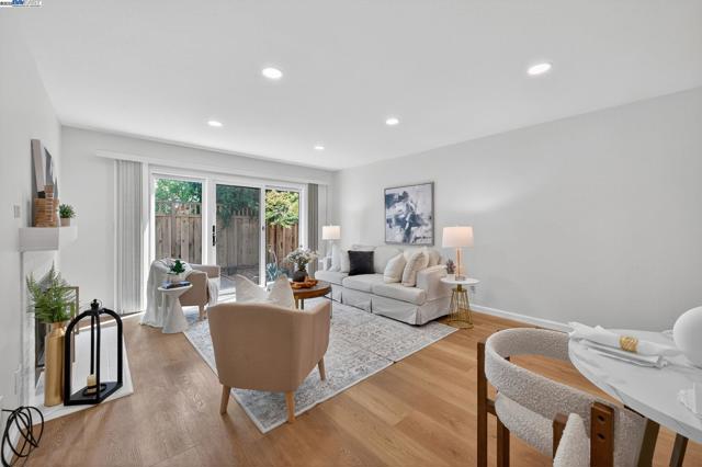 6574 Conestoga Ln, Dublin CA: https://media.crmls.org/mediaz/6f98f1e8-0de0-4ed3-8570-1737a820abca.jpg