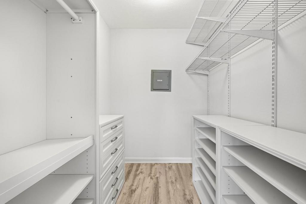 https://media.crmls.org/mediaz/6f9913cc-a573-4c27-a170-351ee6669849.jpg?preset=X-Large