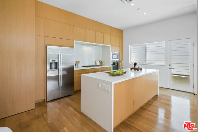 338 Rennie Avenue, A photo 8