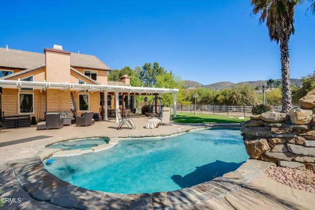 35135 Caprock Road, Santa Clarita CA: https://media.crmls.org/mediaz/6f9ae9d7-6980-4c5b-98ae-69440d45286f.jpg