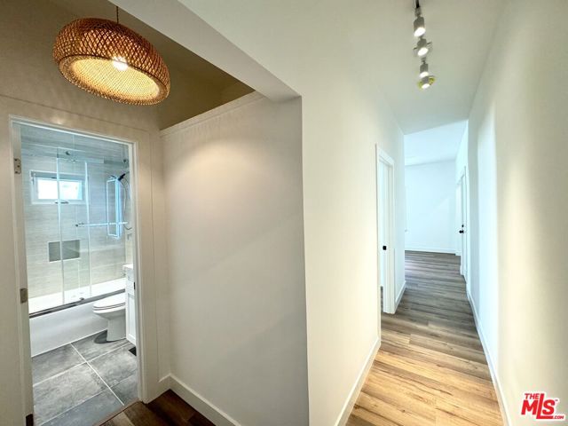 151 N Swall Drive, Beverly Hills CA: https://media.crmls.org/mediaz/6f9af4a8-3e06-4318-92d9-581b5bbde110.jpg