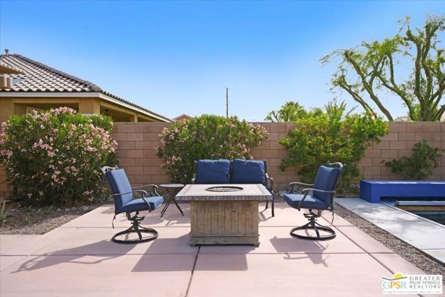 74121 Kingston Court, Palm Desert CA: https://media.crmls.org/mediaz/6f9b01dc-f56f-4713-a9b4-9357576576ad.jpg