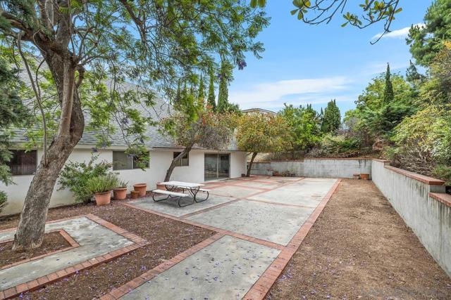 10021 Sierra Bonita, Spring Valley CA: https://media.crmls.org/mediaz/6f9b23a3-64c4-4b24-afcd-34a1186352e0.jpg