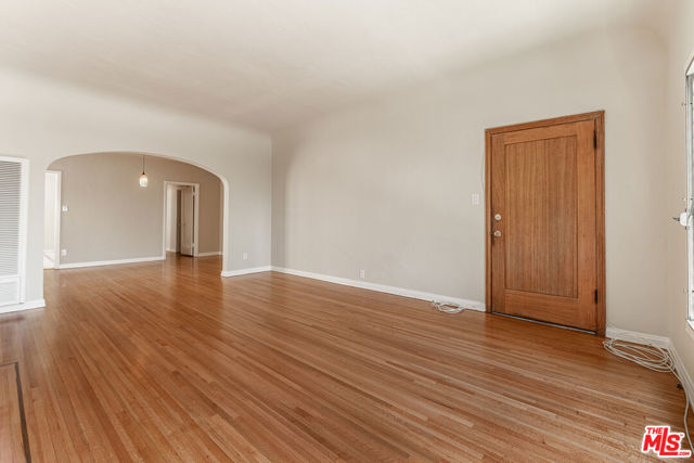 6101 Alcott Street, Los Angeles CA: https://media.crmls.org/mediaz/6f9b2f53-22c8-4292-838d-30884b45447b.jpg