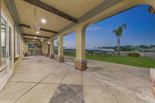 1508 Sequoia Lane, Vista CA: https://media.crmls.org/mediaz/6f9b8790-3a70-4967-9315-e440c3f43287.jpg