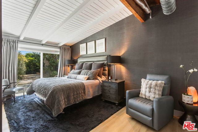 7442 Capps Avenue, Los Angeles CA: https://media.crmls.org/mediaz/6f9ba8a8-4d8f-4425-80b5-a52ab7eb1641.jpg