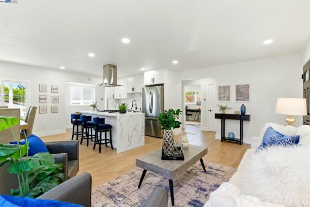 19157 Parsons Ave, Castro Valley CA: https://media.crmls.org/mediaz/6f9dc86d-0a11-405f-b2ad-c84c58900b78.jpg