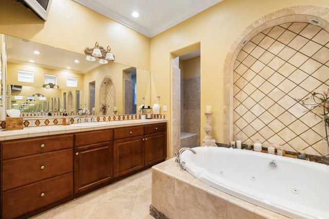 9 Via Santanella, Rancho Mirage CA: https://media.crmls.org/mediaz/6f9eb7bd-56b0-4aa4-86e8-689b170f7d7a.jpg