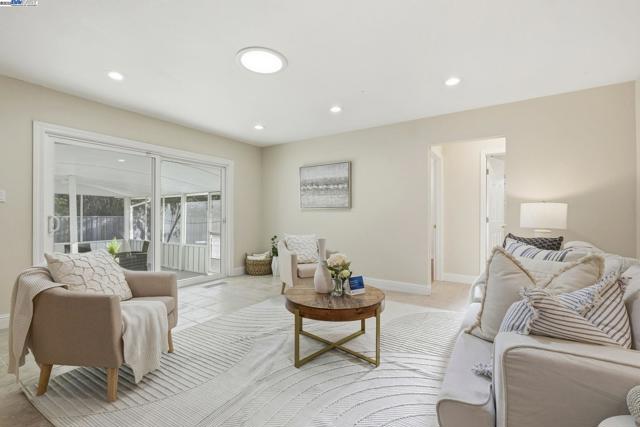 42293 Camino Santa Barbara, Fremont CA: https://media.crmls.org/mediaz/6f9f3271-f3a8-46c4-8874-f460cf8700eb.jpg