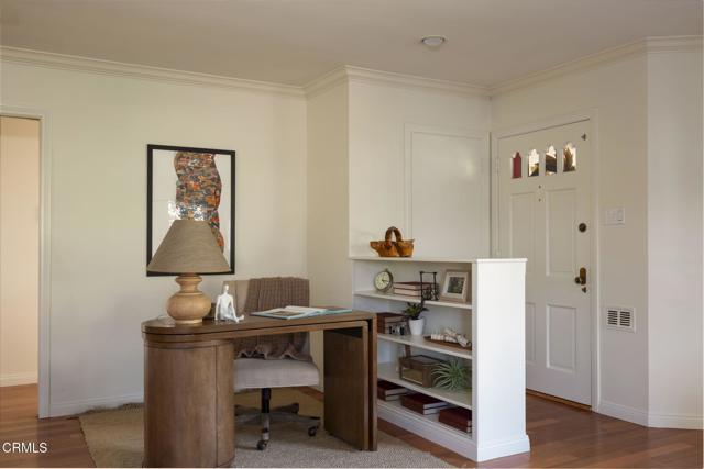 Detail Gallery Image 7 of 38 For 2050 E Woodlyn Rd, Pasadena,  CA 91104 - 3 Beds | 2 Baths