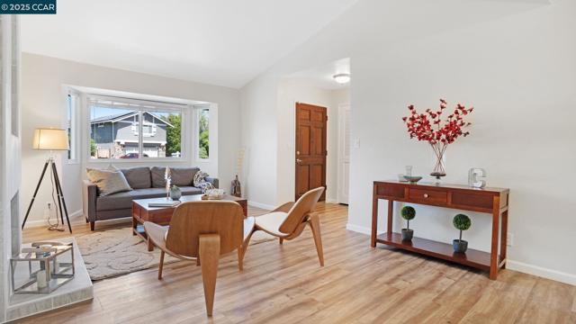 5517 Kirkwood Dr, Concord CA: https://media.crmls.org/mediaz/6fa04635-afb9-4691-95ff-dc247fa48293.jpg