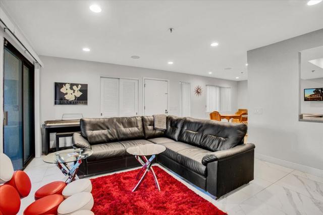 200 E Racquet Club Road, Palm Springs CA: https://media.crmls.org/mediaz/6fa0516f-b881-4cf4-a423-1bed9c1dbf51.jpg