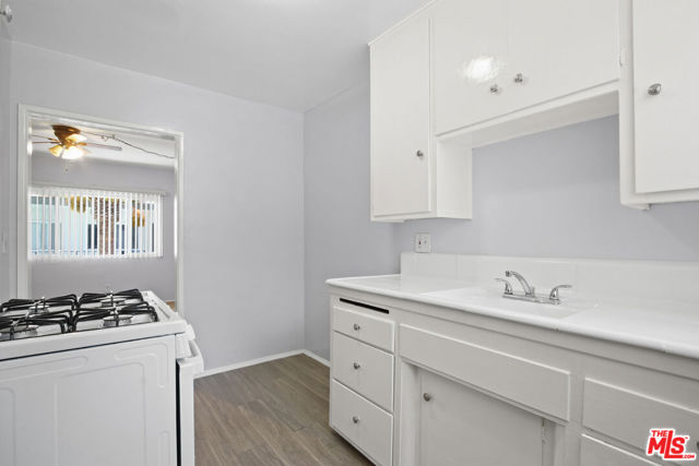 115 N Oak Street, Inglewood CA: https://media.crmls.org/mediaz/6fa057d6-e54a-4d07-aa25-c4bb87802f8a.jpg