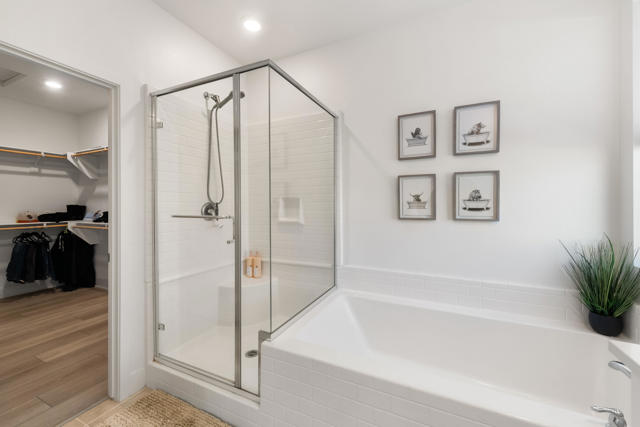 Image 21 of 44 For 40161 Padova Drive