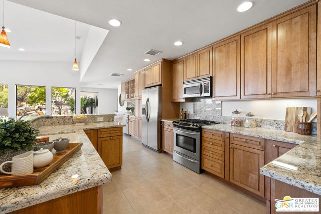 13 Cahuilla Hills Drive, Palm Springs CA: https://media.crmls.org/mediaz/6fa0ee28-602d-4a21-94d6-6071a7e6eb04.jpg