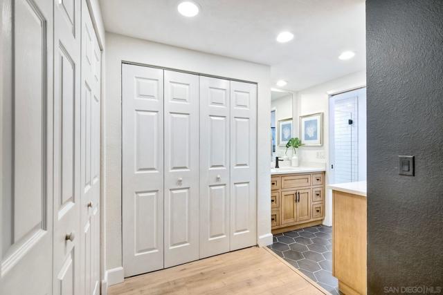 7219 Mimosa Dr, Carlsbad CA: https://media.crmls.org/mediaz/6fa0f37f-1d77-461e-92b4-2eb997f85085.jpg