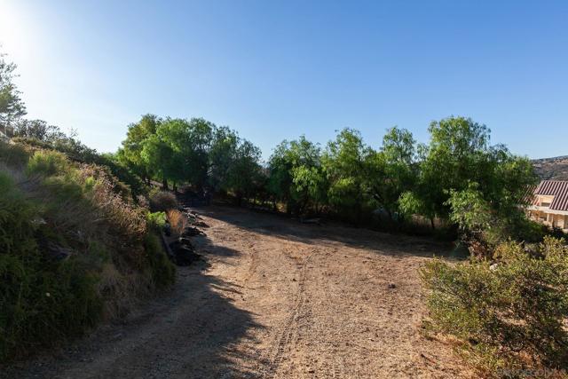 2410 Kenda Way, Alpine CA: https://media.crmls.org/mediaz/6fa0fce4-8489-4fc7-b1ae-be1d3ead6ef5.jpg